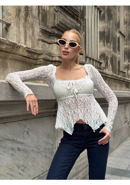 Ekru Peplum Etek Ucu Fırfırlı Güpür Bluz Uzun Kol Bağlama Detaylı Kare Yaka Şık Bluz