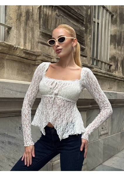 Ekru Peplum Etek Ucu Fırfırlı Güpür Bluz Uzun Kol Bağlama Detaylı Kare Yaka Şık Bluz