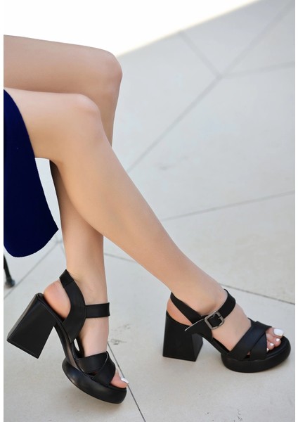 Jaina Siyah Cilt Topuklu Sandalet fiyatları