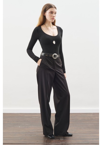 Pile Detaylı Düz Kesim Pantolon Siyah modelleri