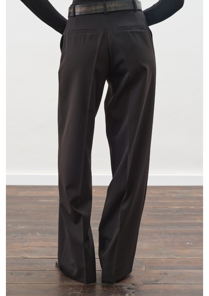 Pile Detaylı Düz Kesim Pantolon Siyah