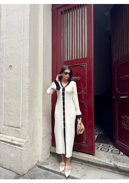 V Yaka Önden Düğmeli Yırtmaçlı Uzun Kollu Triko Elbise fırsatları