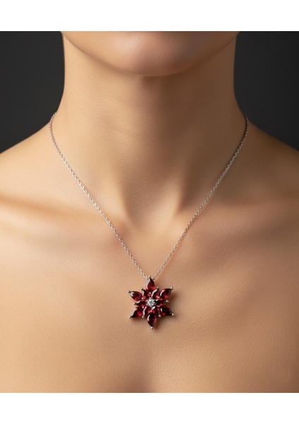 925 Ayar Gümüş Lotus Çiçeği Garnet Renk Taşlı Kolye