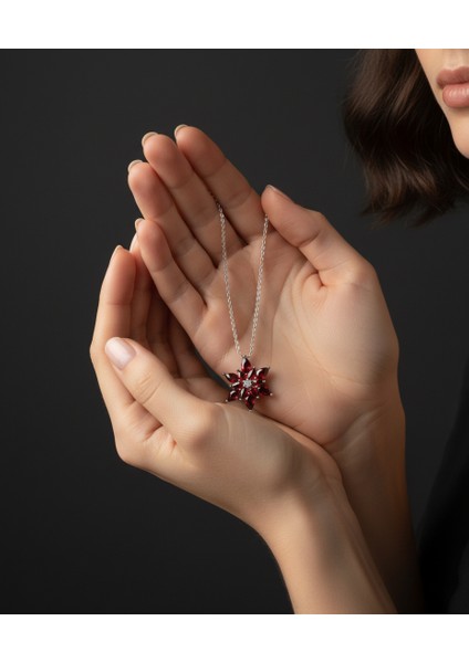 925 Ayar Gümüş Lotus Çiçeği Garnet Renk Taşlı Kolye modelleri