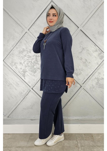 Kadın Kolye ve Taş Detaylı Tesettür Takım