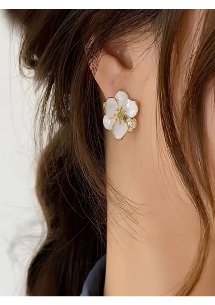 Fransız Tarzı Çiçekli Küpe