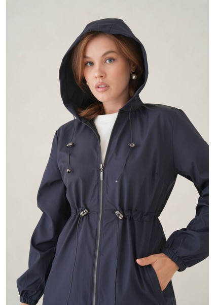 Su Geçirmez Kapüşonlu Fermuarlı Sık Dokuma Kadın Trençkot fırsatları