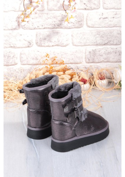 Nurela Simli Süet Içi Kürklü Tüy ve Toka Detaylı Anne Kız Kısa Kadın Bot indirimleri