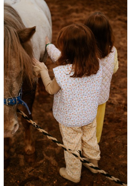 Lale Desenli Peluş Krem Yelek fiyatları