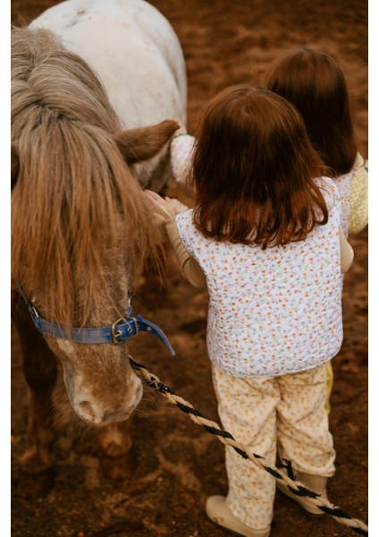 Lale Desenli Peluş Krem Yelek modelleri