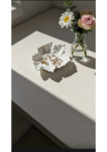 Dekoratif Takı Tabağı - Dalgalı Form Beyaz Minimal