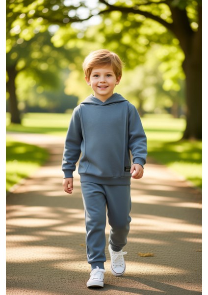 Erkek Çocuk Kapüşonlu Sweatshirt ve Eşofman Altı Takımı Kış Ayları Için Sıcak ve Rahat Seçenek modelleri
