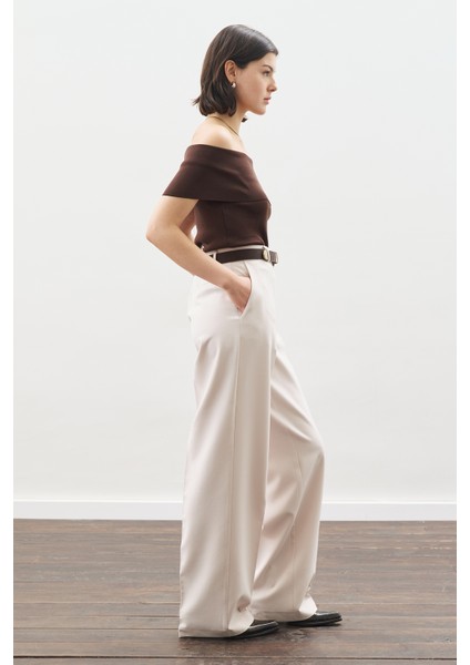 Pile Detaylı Düz Kesim Pantolon Bej modelleri