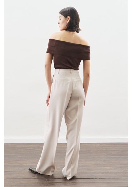 Pile Detaylı Düz Kesim Pantolon Bej