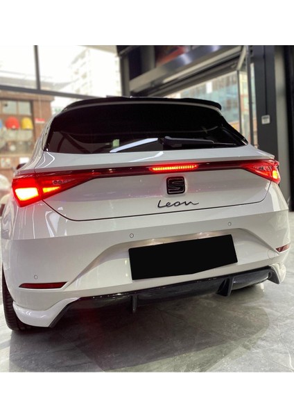 Seat Leon Mk4 Difüzör (Plastik) 2020-2024 Uyumlu Parlak Siyah