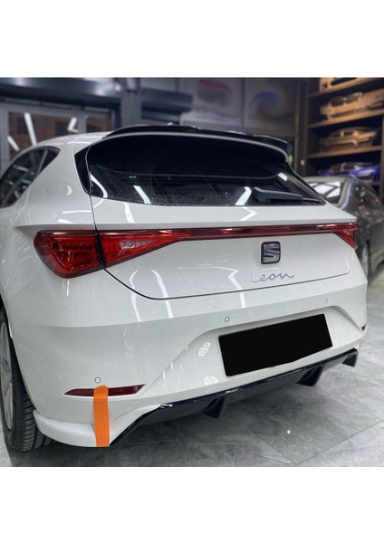 Seat Leon Mk4 Difüzör (Plastik) 2020-2024 Uyumlu Parlak Siyah fiyatları
