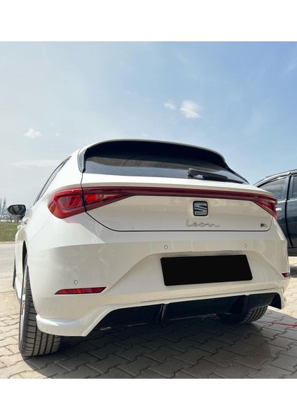 Seat Leon Mk4 Difüzör (Plastik) 2020-2024 Uyumlu Parlak Siyah