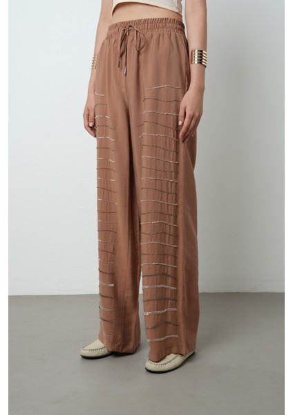 Kadın Yatay Şerit Taş Işlemeli Düz Renk Beli Lastikli Bol Paça Pantolon modelleri