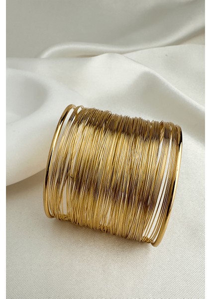 Altın Rengi Katmanlı Geniş Kenarlı Açık Tel Bileklik