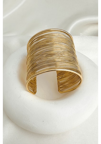 Altın Rengi Katmanlı Geniş Kenarlı Açık Tel Bileklik fırsatları