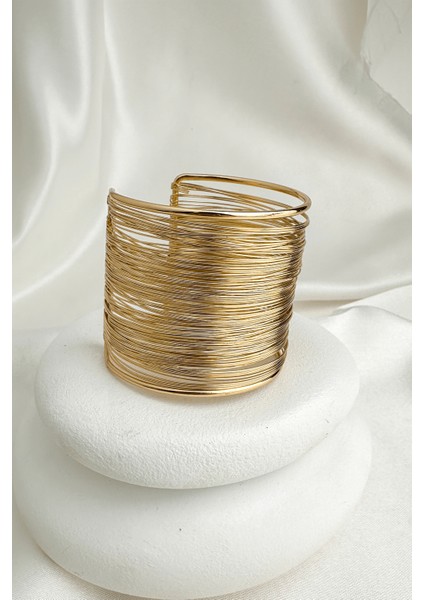 Altın Rengi Katmanlı Geniş Kenarlı Açık Tel Bileklik indirimleri