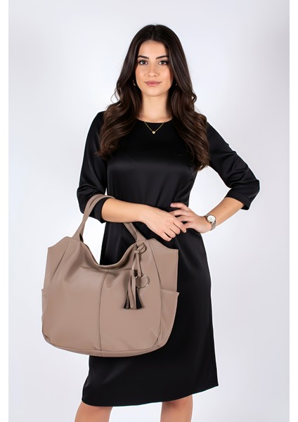 Astarlı Tek Bölmeli Püsküllü El ve Omuz Çantası 111005