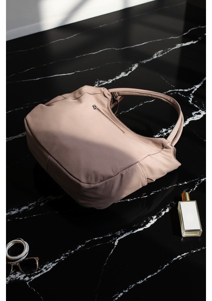 Astarlı Tek Bölmeli Püsküllü El ve Omuz Çantası 111005 modelleri