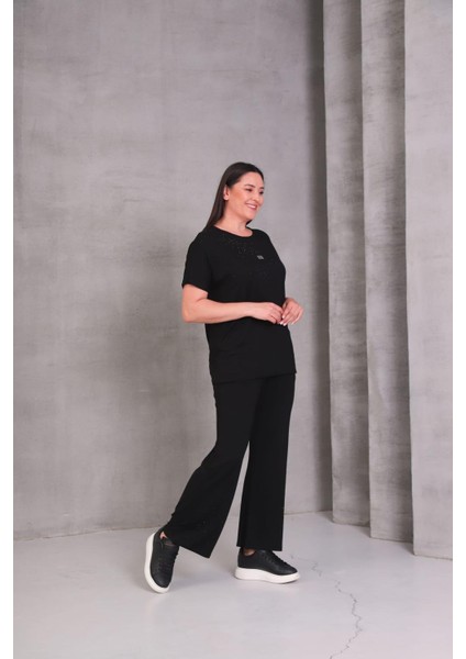 Kadın Büyük Beden Siyah, Taş Detaylı Bluz, Paça Taş Detaylı Bel Lastikli Cepli Pantolon 2li Takım modelleri