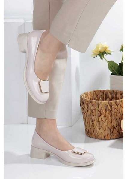 Kadın Topuklu Kare Tokalı Babet fırsatları