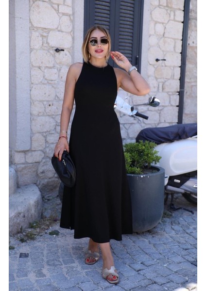 Kadın Omuzlardan Açık Arkadan Aksesuar Detaylı Yırtmaçlı Janjan Krep Elbise