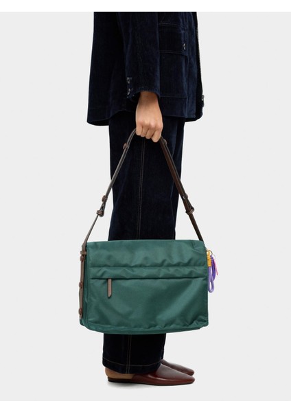 Charm'lı Teknik Kumaş Çapraz Askılı Çanta fiyatları