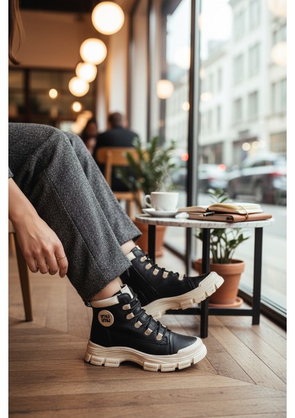 Conpax 5967 Siyah Bej Kadın Fermuarlı & Bağcıklı Bot fiyatları