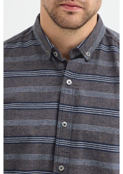 Regular Fit Pamuk Karışımlı Melanj Yatay Çizgili Düğmeli Yaka Gömlek fırsatları