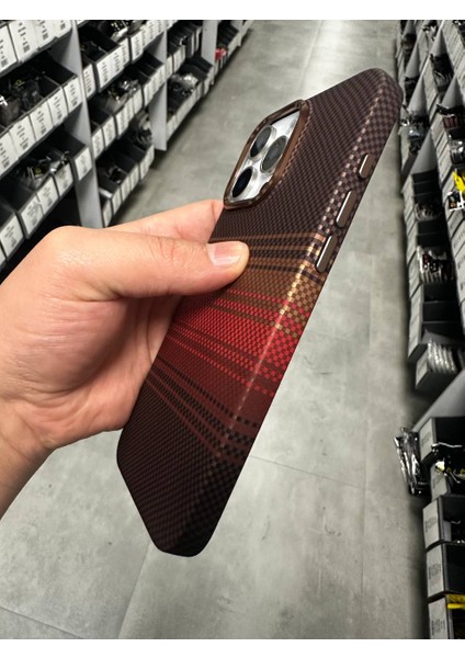 iPhone 16 Pro Kılıf Kevlar Magsafe Şarj Destekli Kamera Korumalı Karbon Fiber Hassas Tuşlu modelleri