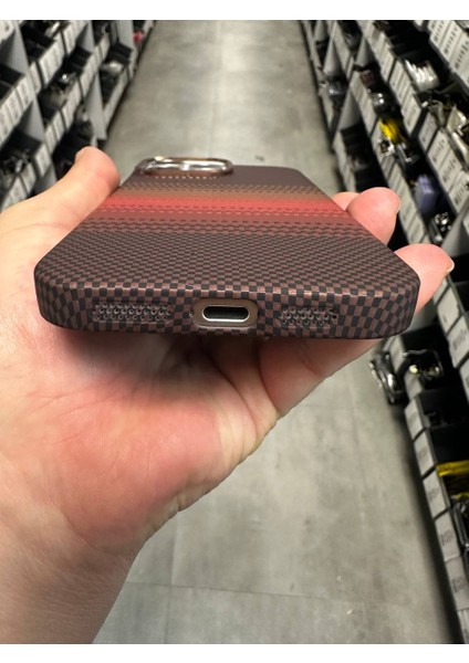 iPhone 16 Pro Kılıf Kevlar Magsafe Şarj Destekli Kamera Korumalı Karbon Fiber Hassas Tuşlu fırsatları