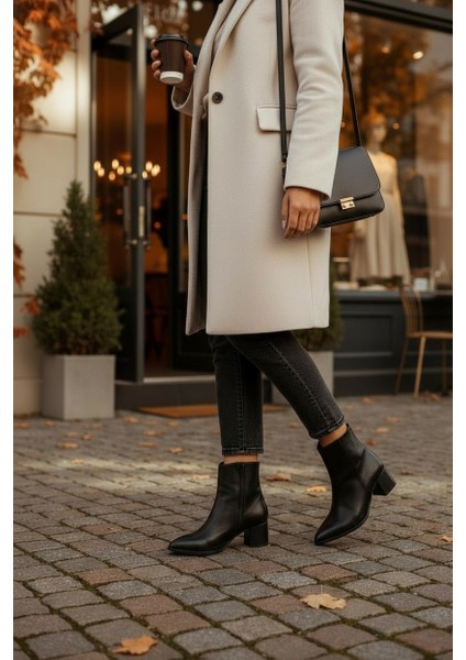 Popin Siyah Fermuarlı Kadın Sivri Burun Yarım Bot