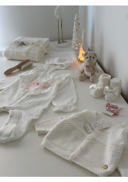 Hoşgeldin Bebek Yenidoğan Hediye Kutusu Seti Kıyafet Takımı Tulum Triko Battaniye Oyuncak fiyatları