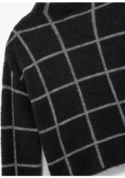 Uzun Kollu Dik Yaka Kareli Triko Peluş Kazak indirimleri