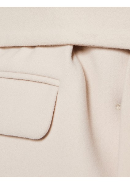 Cepli Düğmeli Kemer Detaylı Uzun Kollu Kaşe Ceket