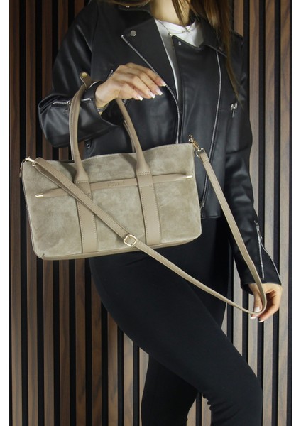 Kum Hakiki Dana Süet Fermuarlı Üç Bölmeli Iç Cepli Askılı Orta Boy Günlük Omuz Çantası