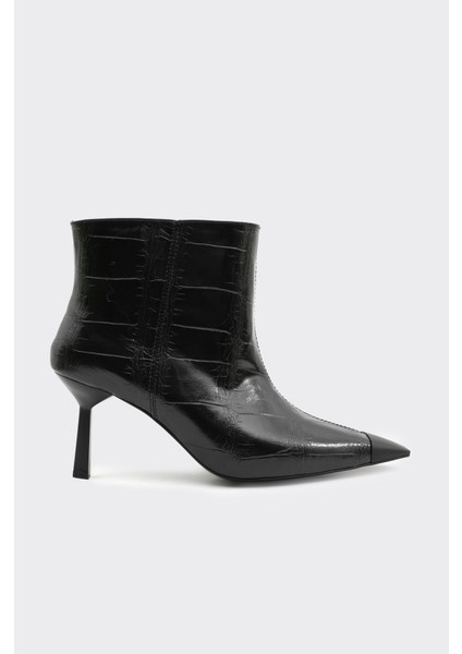 Sivri Burun Fermuarsız Kadın Bot