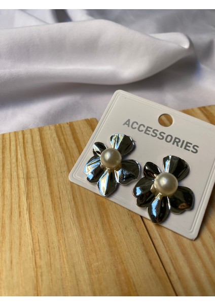 Kararmaz Çelik Inci Detaylı Çiçek Gümüş Küpe