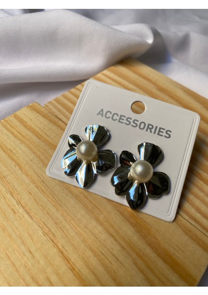 Kararmaz Çelik Inci Detaylı Çiçek Gümüş Küpe modelleri