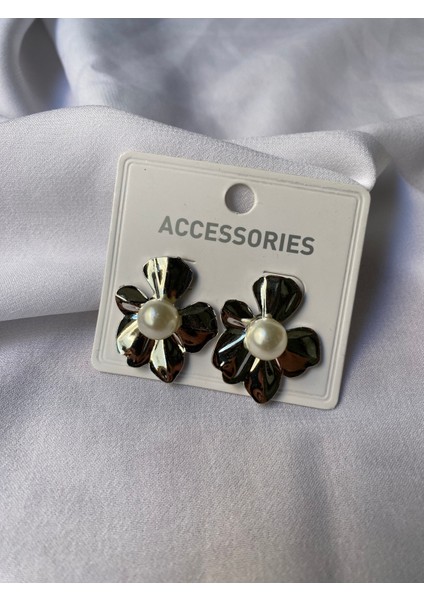 Kararmaz Çelik Inci Detaylı Çiçek Gümüş Küpe fırsatları