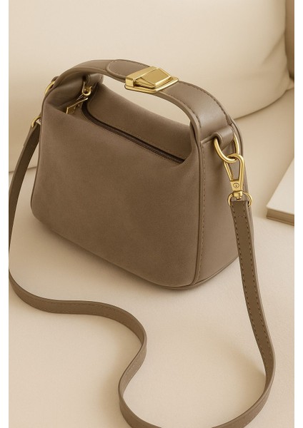 Lüks Süet Deri Detaylı Altın Aksesuarlı Omuz ve Çapraz Çanta fiyatları