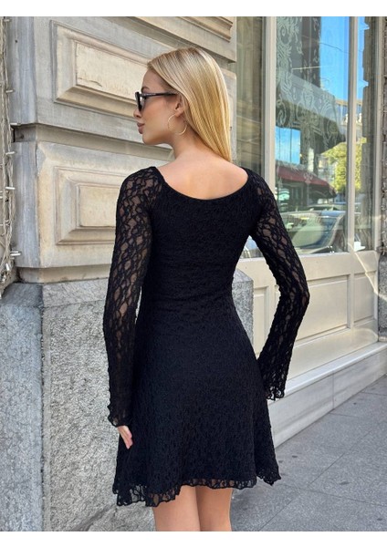 Kadın Siyah Dantelli Uzun Kollu Kalp Yaka Mini Abiye Elbise Güpür Kumaş Vücudu Saran indirimleri