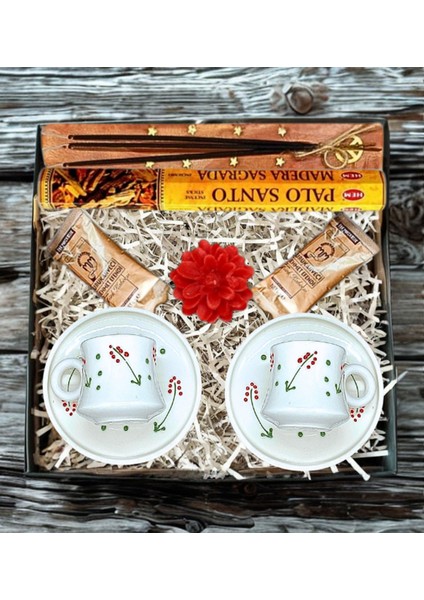 El Yapımı 2 Kişilik Lüks Kahve Fincanı Hediye Seti – Zarif Çiçek Desenli