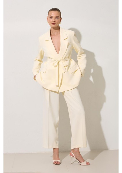 Krem Bağlama Detaylı Ceket fırsatları