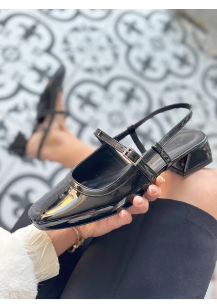 Veria Kadın Küt Burun Topuklu Ayakkabı Modern ve Konforlu Tasarım Büyük Numara fırsatları