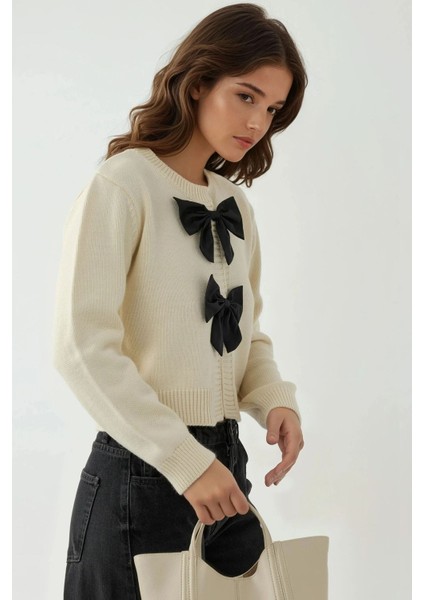 Kadın Fiyonklu Yumuşak Kalın Triko Hırka Fildişi Doğal modelleri